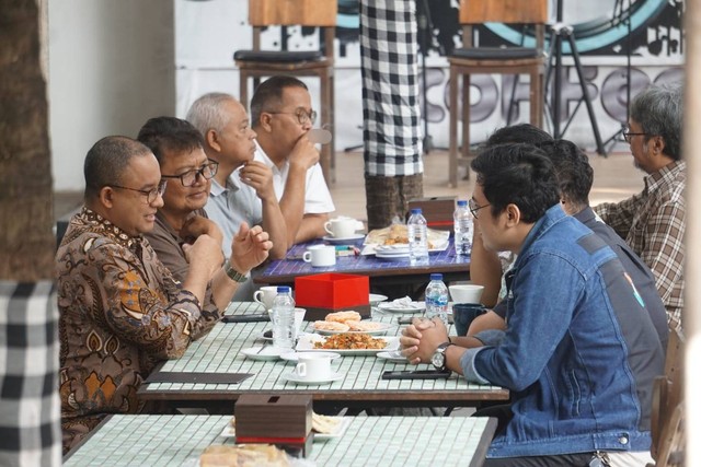 Anies Baswedan saat di Legend Coffee, Kotabaru, Kota Yogyakarta, Senin (24/7). Foto: Dok. Istimewa