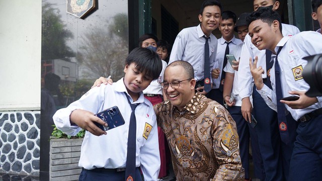 Anies Baswedan saat menghadiri perayaan ulang tahun ke-72 SMP Negeri 5 Yogyakarta, Senin (24/7). Foto: Arif UT/Pandangan Jogja