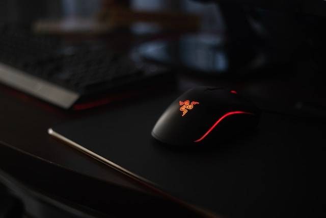 Ilustrasi Tips Memilih Mouse Gaming. Foto: dok. Unsplash/Higor Hanschen