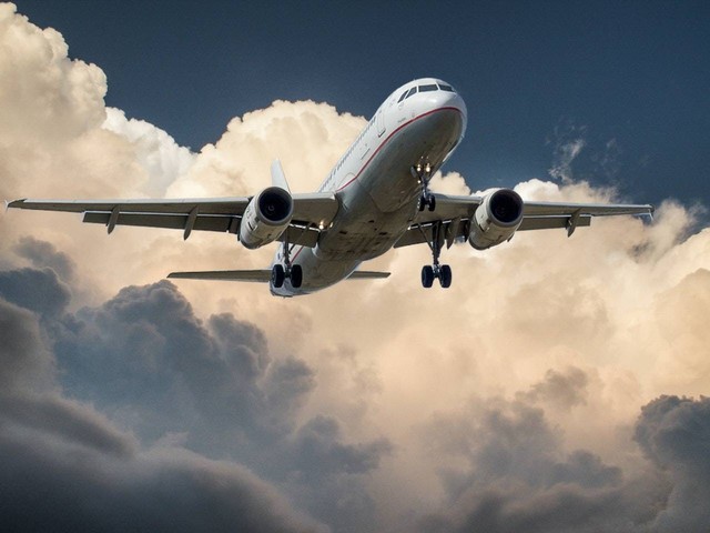 Ilustrasi Antonim Take Off. Sumber: Pexels/Pixabay