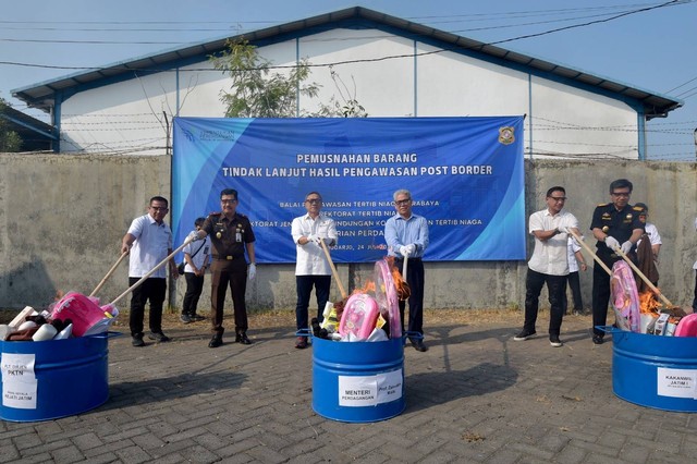 Mendag Bakar Sitaan Impor Hasil Pengawasan Post Border Senilai Rp 12 ...