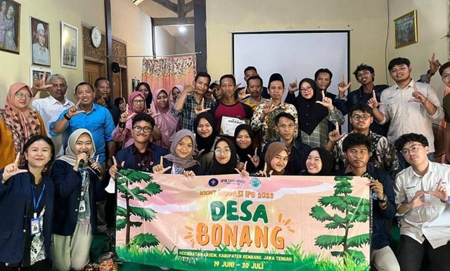 Mahasiswa KKN-T Inovasi IPB dan Desa Bonang Edukasi Sistem Irigasi