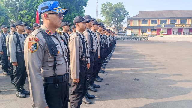 Suasana upacara pembukaan pendidikan pembentukan bintara Polri gelombang II di SPN Polda Metro Jaya Lido, Bogor, dipimipin oleh Kapolda Metro Irjen Pol Karyoto, Selasa (25/7). Foto: Thomas Bosco/kumparan
