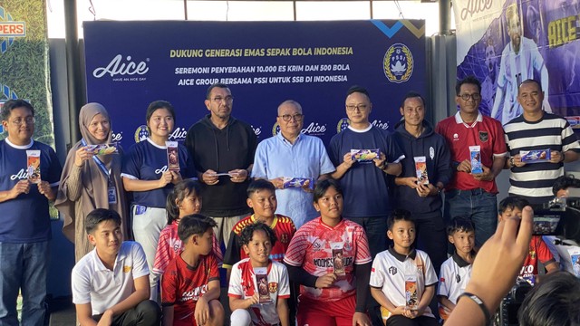Berkolaborasi bersama PSSI, Aice meluncurkan 'Gerakan 10 Ribu Es Krim dan 500 Bola' pada Selasa (25/7) untuk mendukung pembangunan sepak bola usia dini. Foto: Soni Insan Bagus L/kumparan