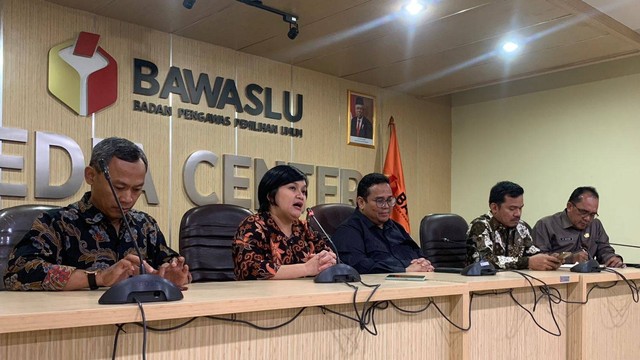 Konferensi pers Komnas HAM dan Bawaslu di Media Center Bawaslu, Selasa (25/7). Foto: Luthfi Humam/kumparan