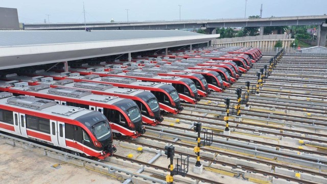 Uji coba operasional terbatas LRT Jabodebek dengan penumpang undangan belum dapat dilaksanakan. Foto: Dok. PT KCIC