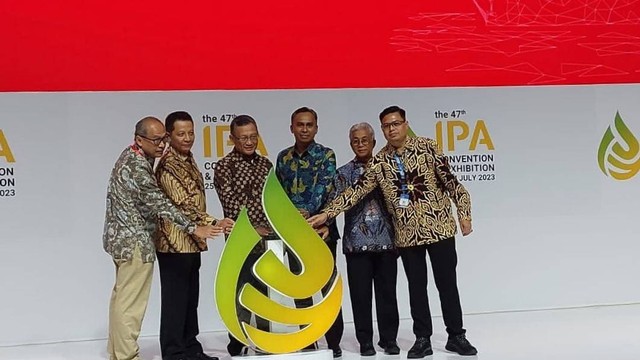 Pj Gubernur Aceh, Achmad Marzuki (kedua kiri) pada kegiatan The 47th IPA Convention & Exhibition (Convex) 2023 di Indonesia Convention Exhibition (ICE) BSD City, Tangerang Selatan. 