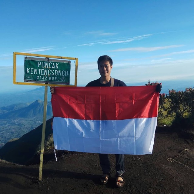 Sumber: Dokumentasi Foto Pribadi di Puncak Gunung Merbabu