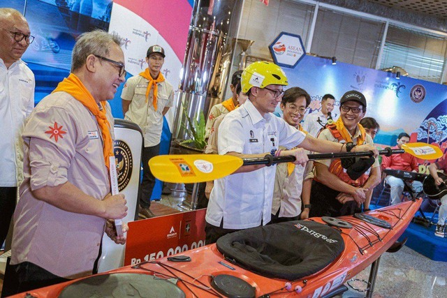 Ekspedisi Dayung Jelajah Nusantara-Flores Sea Kayak Expedition Wanadri dalam acara Weekly Brief with Sandi Uno, Senin (24/7/2023). Foto: Dok. Kemeparekraf