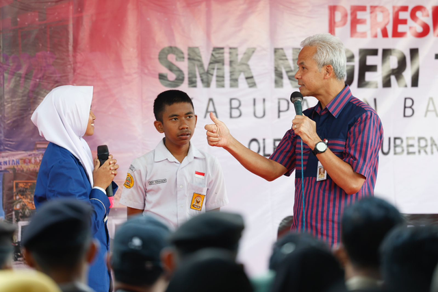 Gubernur Jawa Tengah saat mengunjungi SMK Negeri 1 Pagentan di Desa Metawana, Kecamatan Pagentan, Kabupaten Banjarnegara, Selasa (25/7). Foto: Dok. Istimewa