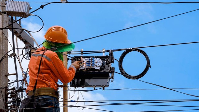 Ilustrasi kabel fiber optic. Foto: Shutterstock