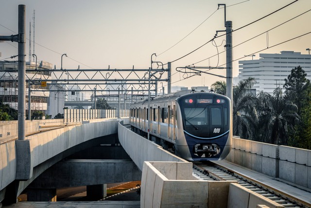Jadwal keberangkatan terakhir Ratangga MRT Jakarta, foto hanya ilustrasi: Unsplash/Kristian Tandjung