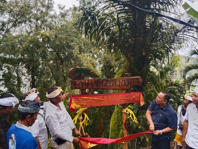 Bupati Jembrana, I Nengah Tamba, S.H. saat peresmian Taman Gumi Banten - IST