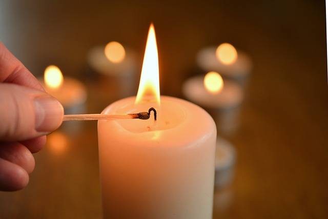 Ciri-ciri lilin. Sumber: Pixabay/ congerdesign