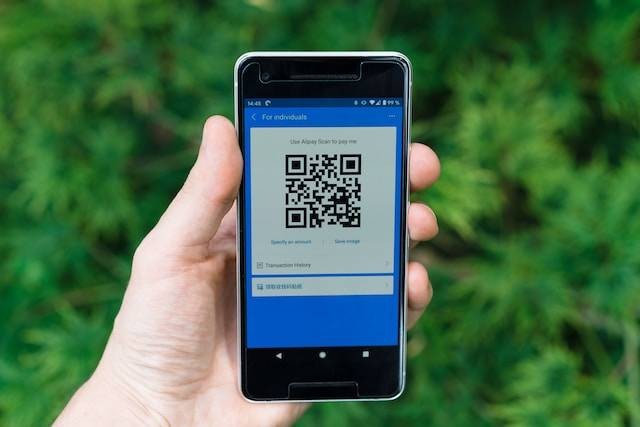 Ilustrasi cara melihat kode QR WiFi di HP Vivo. Foto: Unsplash.com/Markus Winkler