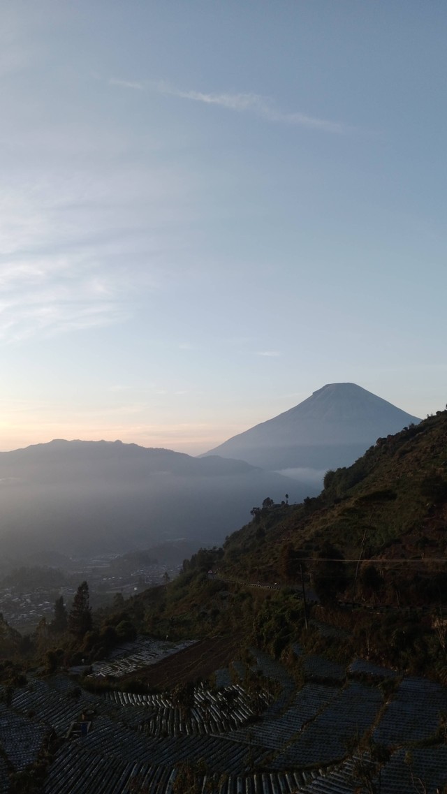 Ilustrasi gambar Pemandangan di Dieng.