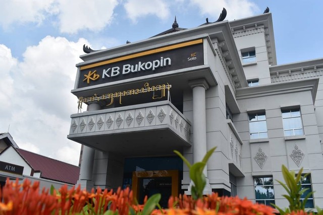 KB Bukopin terus berkomitmen menghadirkan produk dan layanan perbankan yang customer oriented guna mendukung sektor keuangan nasional. Foto: Shutterstock