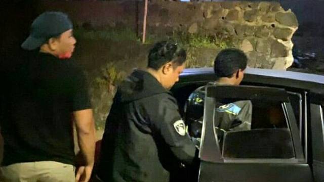 Pelaku percobaan pencabulan di salah satu rumah kos di Kota Bitung saat diringkus pihak kepolisian. (foto: dokumen istimewa)