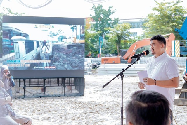 Wali Kota Medan, Bobby Nasution, saat meresmikan Groundbreaking Pembangunan Kolam Retensi di Universitas Sumatera Utara, di Kota Medan (27/7/2023).  Foto: Pemkot Medan