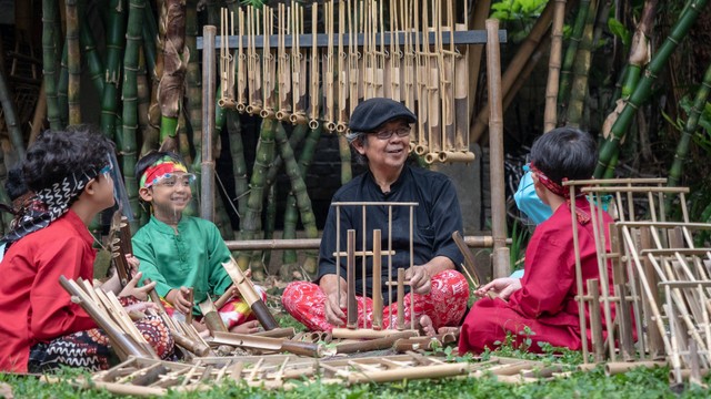 Ilustrasi Cara Main Angklung, Foto: pexels/Teguh Dewanto