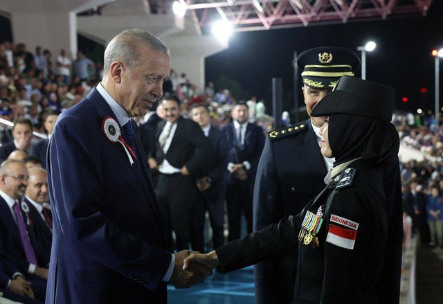 Tiga anggota Polri mengikuti wisuda pendidikan Capacity Building 'The First Level Police Chief Training and The Non Thesis Master Degree' di Turkish National Police Academy (TNPA). Foto: Dok. Istimewa