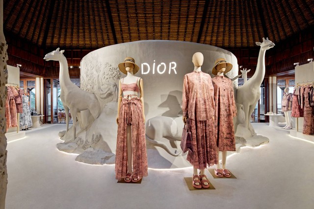 Pop-up store Dioriviera Capsule hadir di Sundara Four Seasons Resort, Bali, 15 Juli-10 September 2023. Foto: Fernando Gomulya/Dior