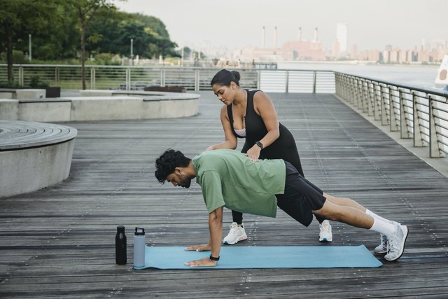 Cara Push Up untuk Pemula, Foto Hanya Ilustrasi: Pexels/Ketut Subiyanto