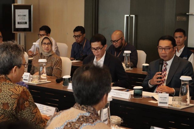 Gubernur Jabar Ridwan Kamil saat bertemu dengan Wakil Menteri Lingkungan Hidup Jepang di Jakarta. Foto: Dok. Istimewa