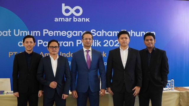 Jajaran direksi PT Bank Amar Indonesia Tbk (Amar Bank). Foto: Amar Bank