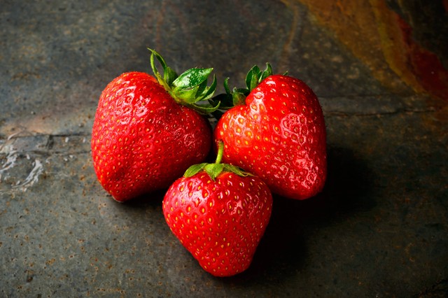 Ilustrasi Cara Mencuci Strawberry. Unsplash/Jakag Gelag