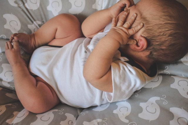 Ilustrasi Cara Mengatasi BAB Keras pada Bayi dengan Aman. Unsplash/Corryne Wooten.