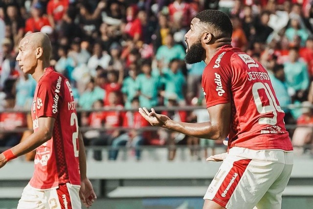 Pertandingan Bali United vs Dewa United di Liga 1, Sabtu (29/7/2023). Foto: Instagram/@baliunitedfc