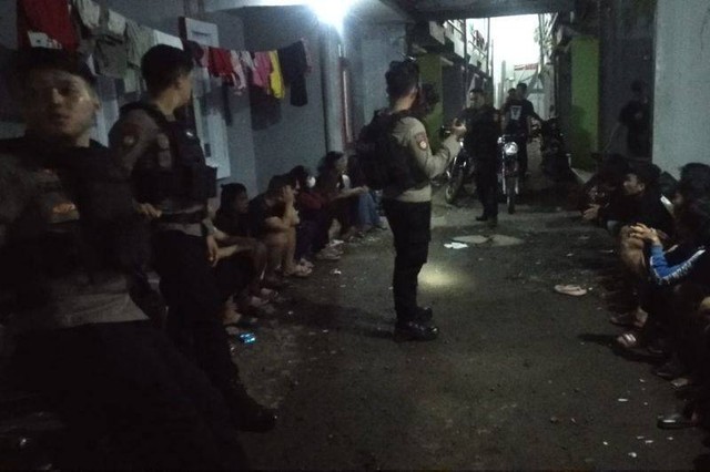 Sejumlah anggota polisi melakukan patroli di wilayah Kota Tasikmalaya, Jawa Barat. ANTARA/HO-Polres Tasikmalaya Kota.