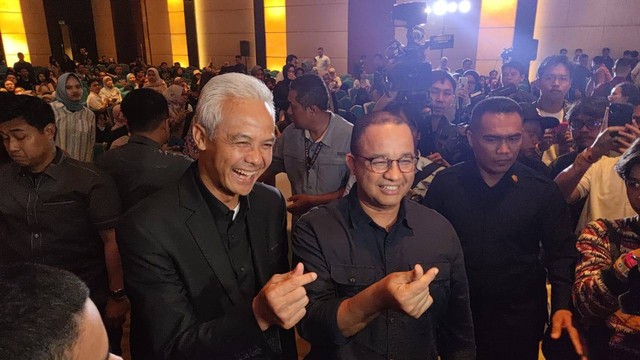 Momen "saranghae" Ganjar Pranowo dan Anies Baswedan, Sabtu (29/7/2023). Foto: Jonathan Devin/kumparan