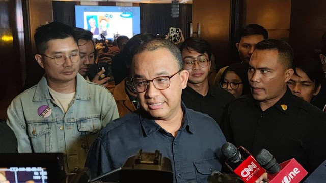 Bacapres Koalisi Perubahan Anies Baswedan usai menjadi pembicara dalam acara "Menjadi Manusia" di Mal Kuningan City, Jakarta Selatan, Sabtu (29/7/2023). Foto: Jonathan Devin/kumparan