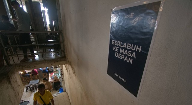 Akses masuk menuju kedai kopi 16 yang menyajikan pemandangan lanskap Sungai Musi, Sabtu (29/7) Foto: ary priyanto/urban id