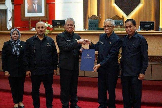 DPRD Kalbar menggelar sidang rapat paripurna yang dihadiri oleh Sekretaris Daerah (Sekda) Harisson. Foto: Dok. Istimewa