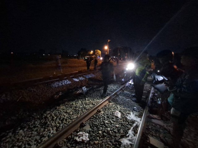 Kondisi bangkai kendaraan usai tertabrak KA Dhoho. Foto: Elok Apriyanto