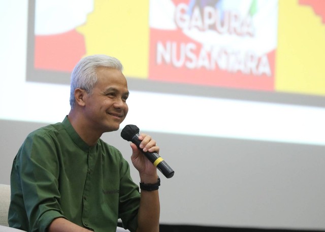 Purnawirawan TNI/Polri di hadapan bakal calon presiden 2024 dari PDIP, Ganjar Pranowo. Foto: Dok. Istimewa