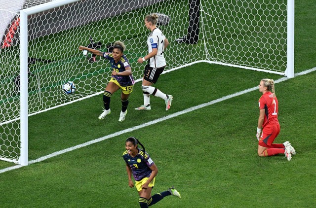 Pemain Kolombia merayakan setelah Linda Caicedo mencetak gol pertama mereka di Stadion Sepak Bola Sydney, Sydney, Australia. Foto: Jaimi Joy/Reuters