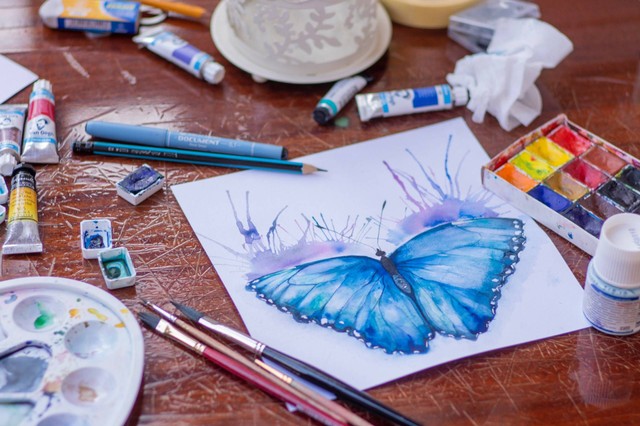 Ilustrasi menggunakan kuas air untuk pemula. Sumber foto: Unsplash