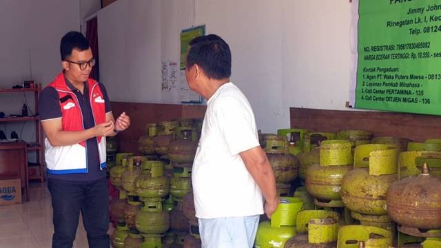 Pemantauan ketersediaan stok LPG 3 Kg dilakukan petugas Pertamina di sejumlah pangkalan yang ada di Kabupaten Minahasa.