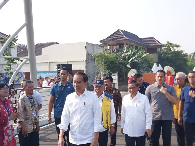 Presiden Jokowi di peresmian Inlet Sodetan Ciliwung. Foto: Nadia Riso/kumparan