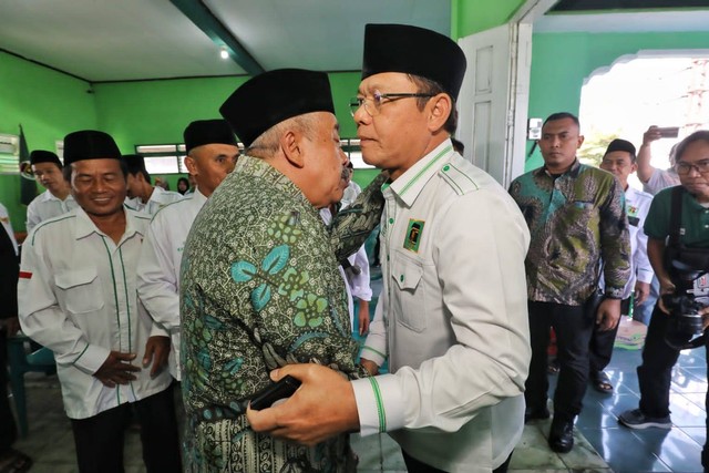 Ketum PPP Muhamad Mardiono bertemu kader DPC PPP Magelang, Kecamatan Muntilan, Kabupaten Magelang, Jawa Tengah, Sabtu (29/7/2023). Foto: Dok. Istimewa