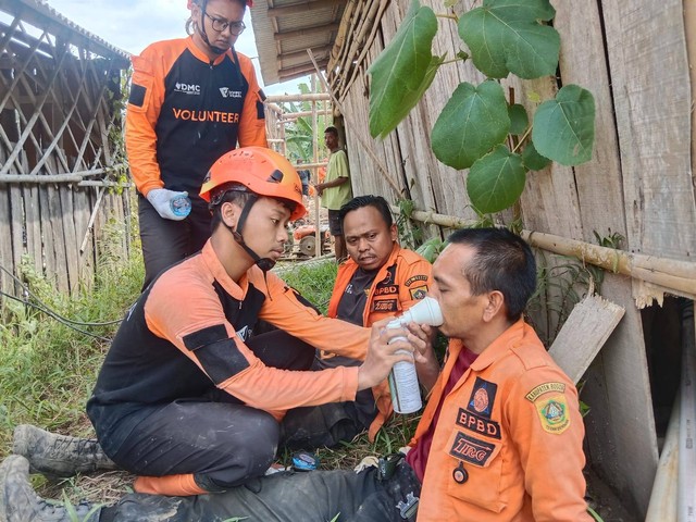 Respon Darurat Kesehatan (RDK) Layanan Kesehatan Cuma-Cuma (LKC) Dompet Dhuafa Jawa Tengah terlibat dalam respon di musibah tertimbunnya 8 penambang emas tradisional di Desa Pancurendang, Kecamatan Ajibarang, Kabupaten Banyumas. Terhitung sudah 5 hari sejak kejadian berlangsung, dari tanggal 25 Juni 2023 sampai dengan 30 Juni 2023.