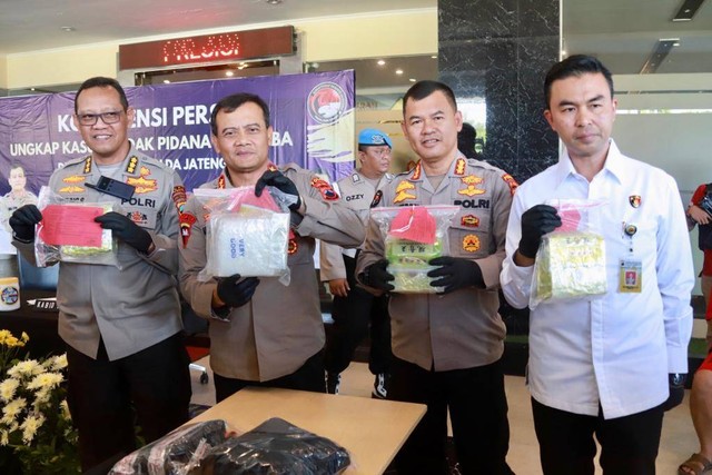 Jumpa pers kasus pengungkapan jaringan narkoba sabu dengan barang bukti seberat 5 kilogram. Foto: Polda Jawa Tengah