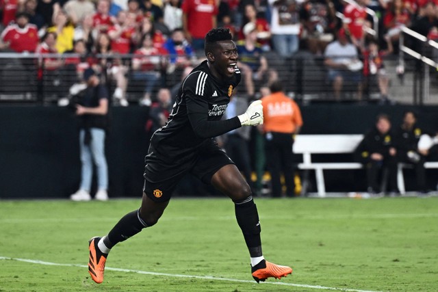 Andre Onana saat Manchester United (MU) vs Borussia Dortmund pada laga uji coba pramusim di Allegiant Stadium, Las Vegas, Nevada, Amerika Serikat, Senin (31/7/2023). Foto: Patrick T. Fallon / AFP