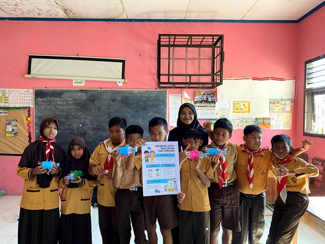 Dokumentasi bersama anak-anak kelas 6 SD Negeri Ketoyan
