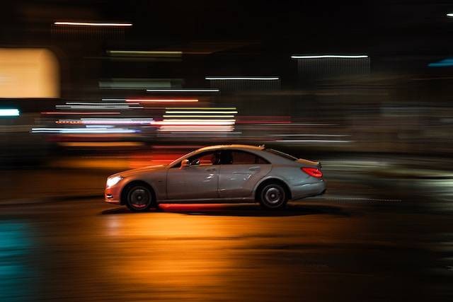 Ilustrasi Teknik Panning dalam Fotografi. Foto: dok/Unsplash (Max De Angelo)