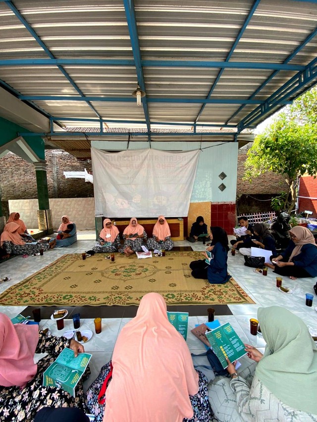 Mahasiswa KKN UNDIP Melakukan Sosialisasi kepada Ibu PKK